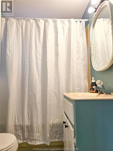 130 Murray Street, Chatham, ON - Indoor Photo Showing Bathroom