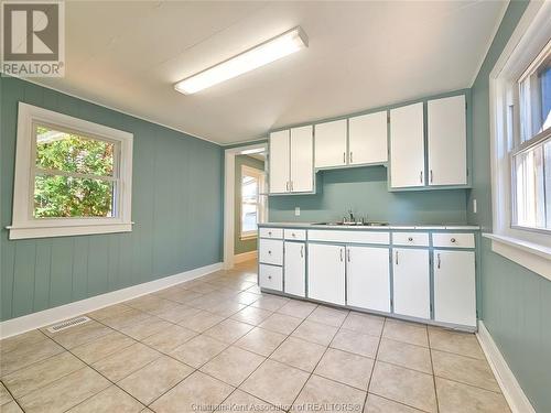 130 Murray Street, Chatham, ON - Indoor Photo Showing Kitchen