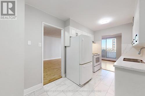 608 - 101 Prudential Drive, Toronto, ON - Indoor Photo Showing Kitchen