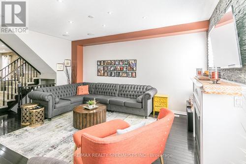 1579 Edgecroft Drive, Pickering, ON - Indoor Photo Showing Living Room