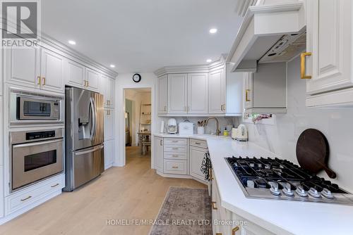 71 Nicholson Crescent, Springwater, ON - Indoor Photo Showing Kitchen With Upgraded Kitchen