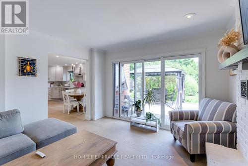 71 Nicholson Crescent, Springwater, ON - Indoor Photo Showing Living Room