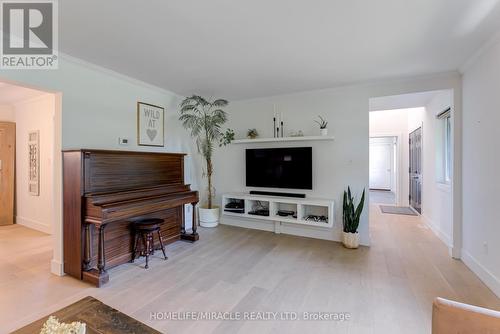 71 Nicholson Crescent, Springwater, ON - Indoor Photo Showing Living Room