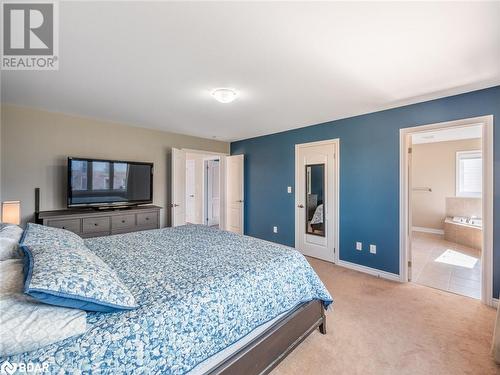 Bedroom featuring light carpet and connected bathroom - 3046 Stone Ridge Boulevard, Orillia, ON - Indoor Photo Showing Bedroom