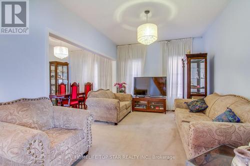 598 Highglen Avenue, Markham, ON - Indoor Photo Showing Living Room