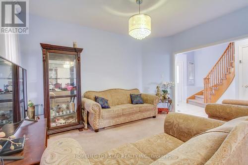 598 Highglen Avenue, Markham, ON - Indoor Photo Showing Living Room