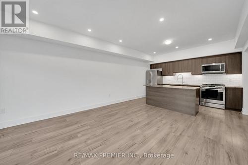 103 - 5 Chef Lane, Barrie, ON - Indoor Photo Showing Kitchen