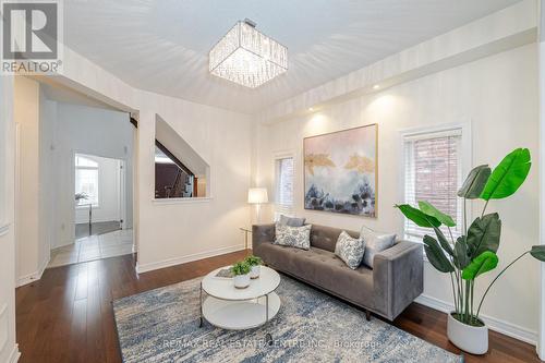 5358 Mallory Road, Mississauga, ON - Indoor Photo Showing Living Room