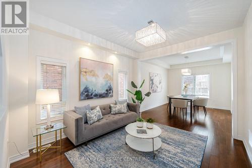 5358 Mallory Road, Mississauga, ON - Indoor Photo Showing Living Room