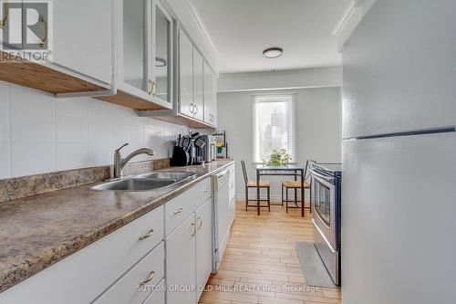 2903 Nipiwin Drive, Mississauga, ON - Indoor Photo Showing Kitchen With Double Sink