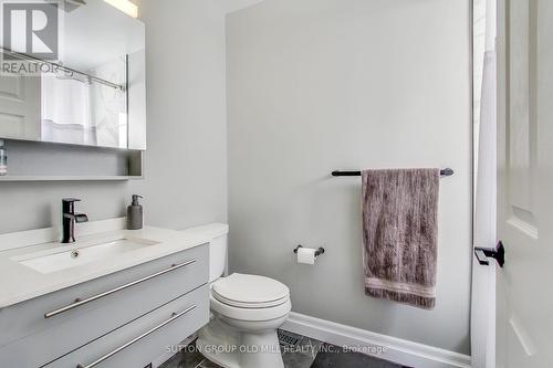 2903 Nipiwin Drive, Mississauga, ON - Indoor Photo Showing Bathroom