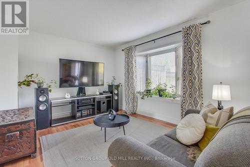 2903 Nipiwin Drive, Mississauga, ON - Indoor Photo Showing Living Room