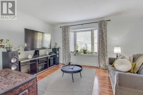 2903 Nipiwin Drive, Mississauga, ON - Indoor Photo Showing Living Room