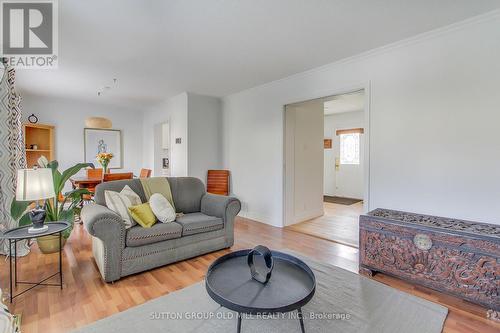 2903 Nipiwin Drive, Mississauga, ON - Indoor Photo Showing Living Room