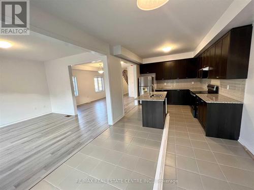 298 Ridley Crescent, Southgate, ON - Indoor Photo Showing Kitchen With Upgraded Kitchen