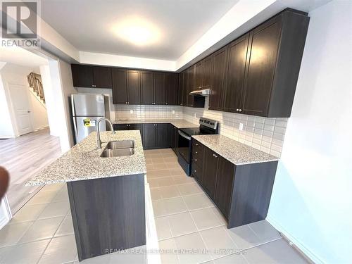 298 Ridley Crescent, Southgate, ON - Indoor Photo Showing Kitchen With Double Sink With Upgraded Kitchen