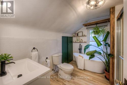 21 Waterside Avenue, Cambridge, ON - Indoor Photo Showing Bathroom