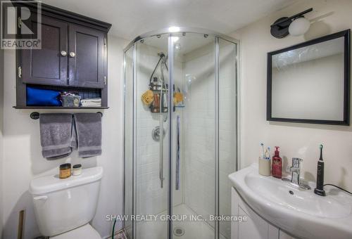 21 Waterside Avenue, Cambridge, ON - Indoor Photo Showing Bathroom