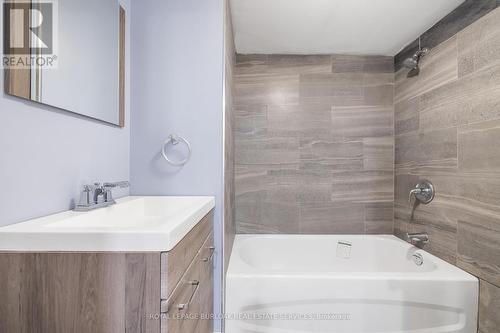 195 Wood Street E, Hamilton, ON - Indoor Photo Showing Bathroom