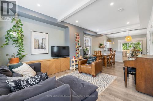 195 Wood Street E, Hamilton, ON - Indoor Photo Showing Living Room