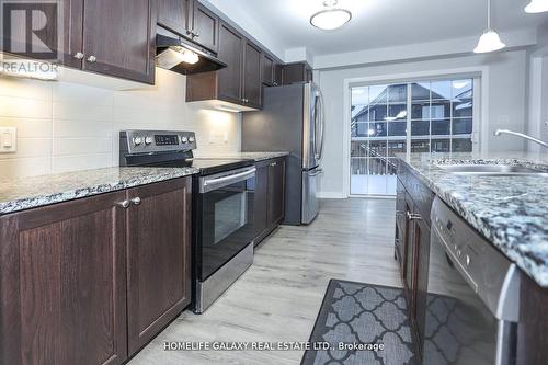 37 Sportsman Hill Street, Kitchener, ON - Indoor Photo Showing Kitchen With Stainless Steel Kitchen With Upgraded Kitchen