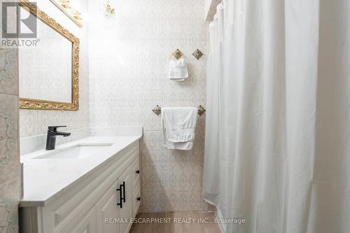 50 1/2 Clyde Street, Hamilton, ON - Indoor Photo Showing Bathroom