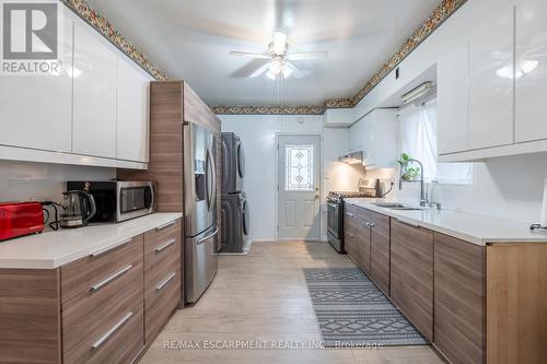 50 1/2 Clyde Street, Hamilton, ON - Indoor Photo Showing Kitchen