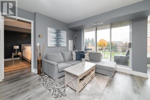 1140 Parkwest Place, Mississauga, ON - Indoor Photo Showing Living Room