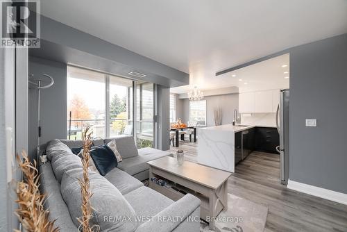 1140 Parkwest Place, Mississauga, ON - Indoor Photo Showing Living Room