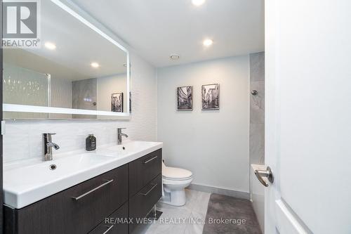 1140 Parkwest Place, Mississauga, ON - Indoor Photo Showing Bathroom