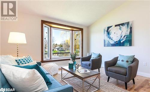 90 Edgewater Road, Wasaga Beach, ON - Indoor Photo Showing Living Room