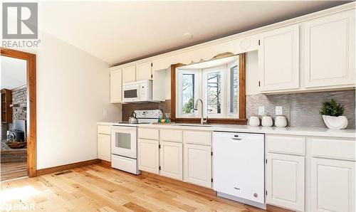 90 Edgewater Road, Wasaga Beach, ON - Indoor Photo Showing Kitchen