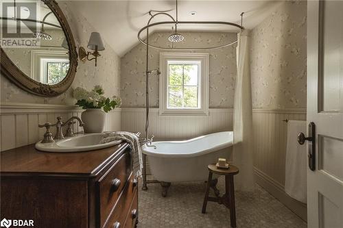 Bathroom featuring a tub, vanity, and lofted ceiling - 42 Burton Avenue, Barrie, ON - Indoor Photo Showing Bathroom