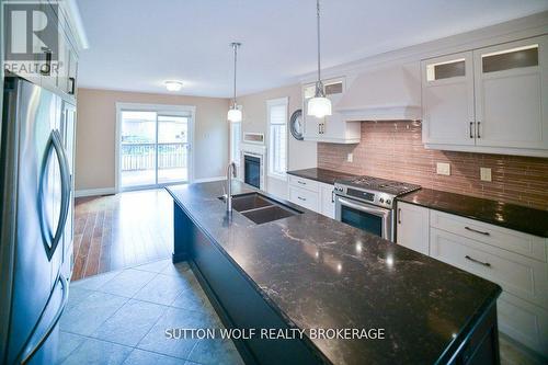 29 - 298 Mogg Street, Strathroy-Caradoc (Se), ON - Indoor Photo Showing Kitchen With Double Sink With Upgraded Kitchen