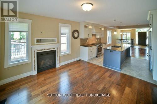 29 - 298 Mogg Street, Strathroy-Caradoc (Se), ON - Indoor Photo Showing Living Room With Fireplace