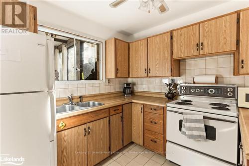 20 Camelot Place, Kawartha Lakes, ON - Indoor Photo Showing Kitchen With Double Sink