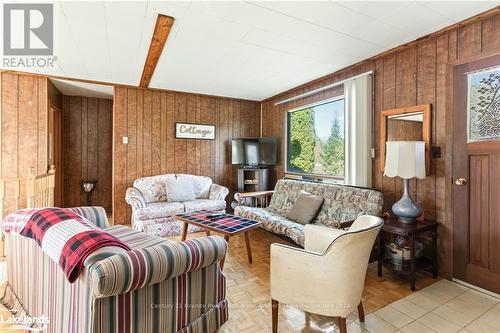 20 Camelot Place, Kawartha Lakes, ON - Indoor Photo Showing Living Room