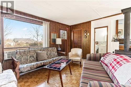 20 Camelot Place, Kawartha Lakes, ON - Indoor Photo Showing Living Room