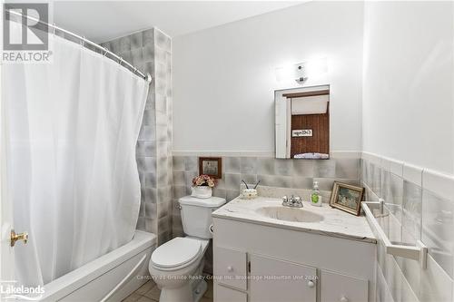 20 Camelot Place, Kawartha Lakes, ON - Indoor Photo Showing Bathroom