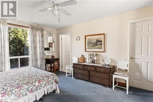 20 Camelot Place, Kawartha Lakes, ON - Indoor Photo Showing Bedroom