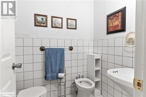 20 Camelot Place, Kawartha Lakes, ON - Indoor Photo Showing Bathroom