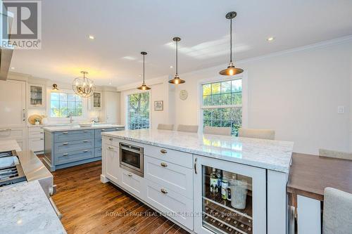 2145 Elmhurst Avenue, Oakville, ON - Indoor Photo Showing Kitchen With Upgraded Kitchen