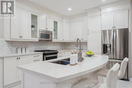 2360 Canterbury Crescent, Pickering, ON - Indoor Photo Showing Kitchen With Double Sink With Upgraded Kitchen