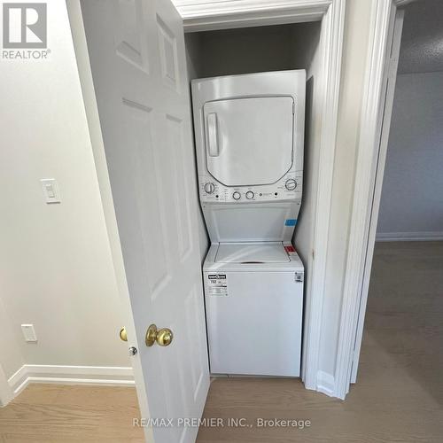 10 Ancon Road, Vaughan, ON - Indoor Photo Showing Laundry Room