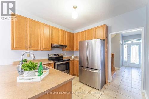 12 Lockburn Crescent, Brampton, ON - Indoor Photo Showing Kitchen