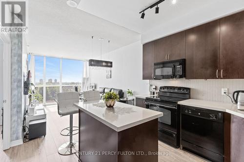 607 - 223 Webb Drive, Mississauga, ON - Indoor Photo Showing Kitchen