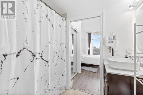 607 - 223 Webb Drive, Mississauga, ON - Indoor Photo Showing Bathroom