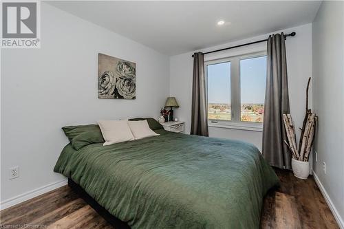 Bedroom featuring dark hardwood / wood-style flooring - 230 Blackhorne Drive Unit# 19, Kitchener, ON - Indoor Photo Showing Bedroom