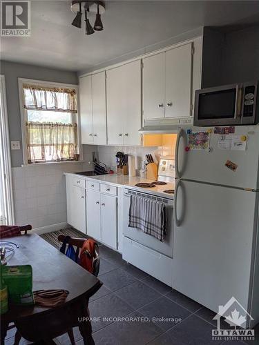 382 Brant Street, Ottawa, ON - Indoor Photo Showing Kitchen