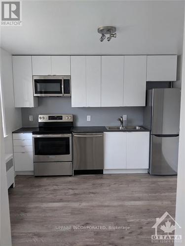 382 Brant Street, Ottawa, ON - Indoor Photo Showing Kitchen